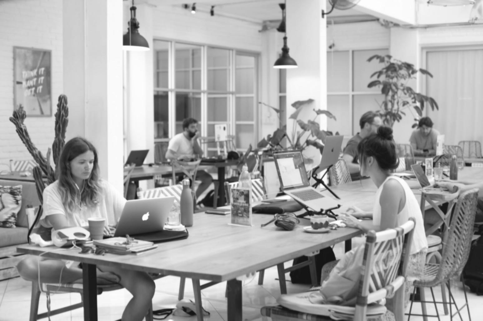 Команда специалистов работает над улучшением финансовой грамотности